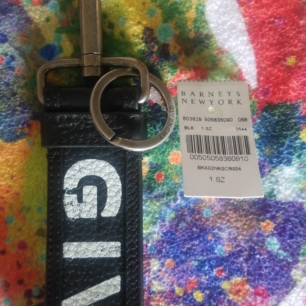 Givenchy Logo Keychain - Picture 4 of 4